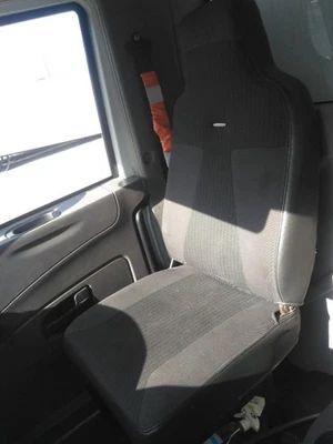 INTERNATIONAL 4300 SEAT FRONT Right 3817107 - Image 1 of 2