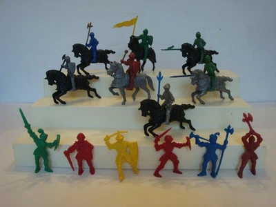 Lido 1950's Knights / 13 in ALL 9 Poses , 7 Horses ,  ALL 7 Different Weapons - Image 1 of 4