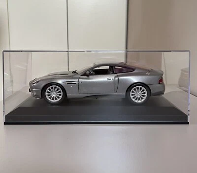 Aston Martin V12 Vanquish 007 James Bond die another day. 1:18 - Immagine 1 di 4
