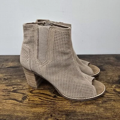 TOMS Mallorca Botas Para Mujer Talla 7 Tacón Bloque Punta abierta Taupe Gamuza Boho Botín Foto 1 de 4