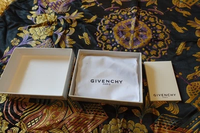 Cartera Givenchy Signature plegable piel de oveja plateada para hombre Foto 1 de 4