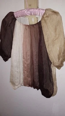 Blusa Boho ESPLÉNDIDA Plisada de Seda Nueva con Etiquetas. Talla S muestra única en su clase. Venta al por menor - $148 Foto 1 de 4