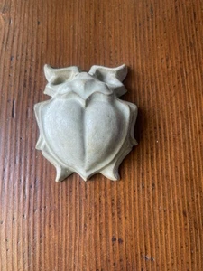 VINTAGE STUDIO POTTERY CREAM/WHITE SCARAB BEETLE WALL PIECE SIGNED? - Picture 1 of 7