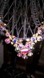 Vintage Gorgeous Costume Necklace,Beautiful design and condition,glistens - Picture 1 of 3