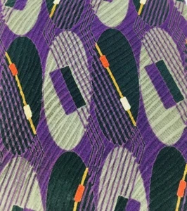 Corbata para hombre Bugatti XE 100 % seda texturizada púrpura geométrica, 57" X 4" - Imagen 1 de 3