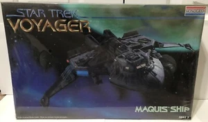 Vintage Star Trek Voyager Marquis Ship Model by Monogram 1995 ! NEW ! Sealed ๐ฅ - Picture 1 of 7