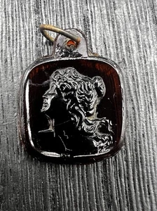 Antiguo Dije Colgante Mujer Diosa Tallado Vidrio De Colección Llavero - Imagen 1 de 7