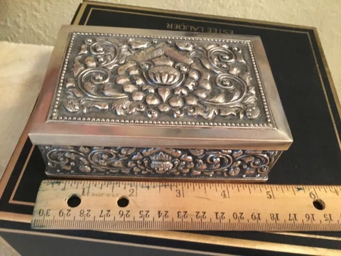 VINTAGE REPOUSSE 800 ZN SILVER BOX RARE /WOOD LINING  5 x 1 1/4 inches Cover