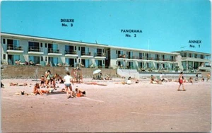 Maine Postcard Wells Beach ME Driftwinds Motel Forbes People on Sand Oceanfront - Picture 1 of 2