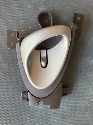 CONJUNTO MANIJA PUERTA INTERIOR CONDUCTOR IZQUIERDO NISSAN 370Z 2009-2020 OEM Foto 1 de 4