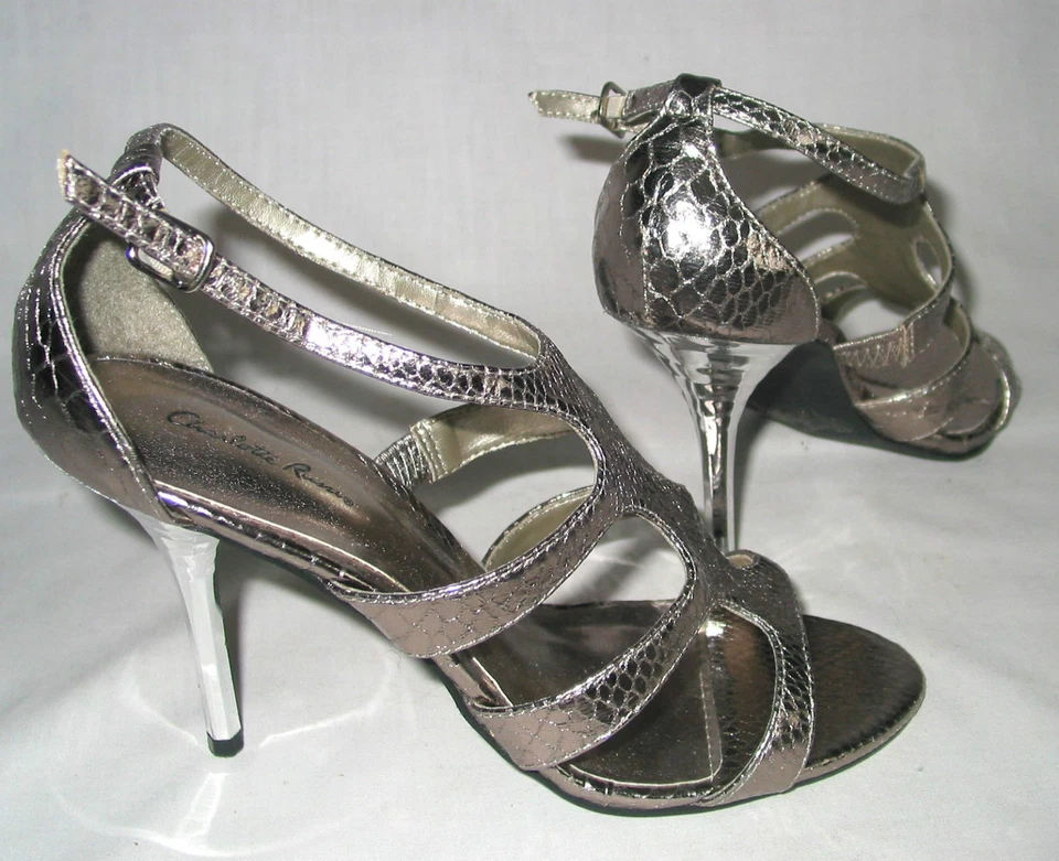 Sandalias de aguja Charlotte Russe plateadas serpiente correa en T para mujer 7,5 uso mínimo LO ÚLTIMO Foto 1 de 4