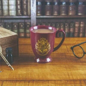Harry Potter Hogwarts Crest Mug Coffee Tea Cup Burgundy Gold - Imagen 1 de 3