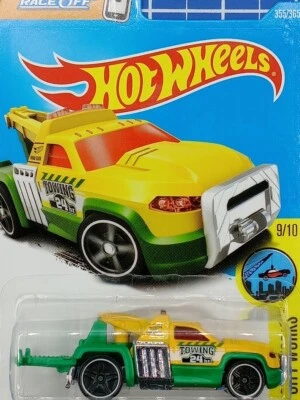 Hot Wheels HW City Works 9/10 2017 Repo Duty #355 amarillo/verde con radios Pr5 negros Foto 1 de 3