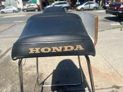 1983 年本田 Nighthawk 750 座椅(黑色)- 状况完好,像新的一样 — 第 1/4 张图片