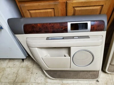 Panel de puerta interior trasero izquierdo Lincoln Navigator 2003 2004 2005 2006 Foto 1 de 2