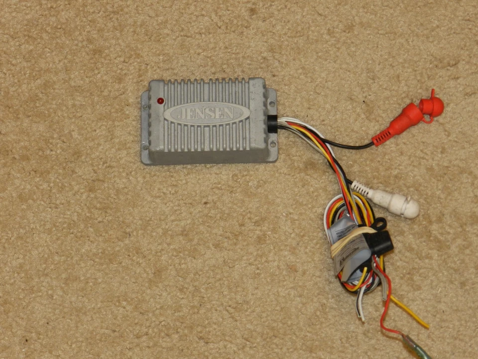 Amplificador Universal de 2 Canales Jensen JAHD240 80W - JAHD240 AMPLIFICADOR MARINO FUNCIONA Foto 1 de 1