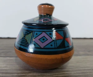 VTG Handpainted Terracotta Jar With Lid Geometric Pattern POTTERY PERU - Picture 1 of 7