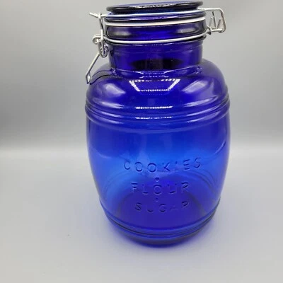 Bote de 3 cuartos de galleta estilo barril azul cobalto, con cierre de tapa de fianza Foto 1 de 4