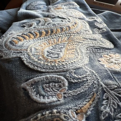 NWT CHICOS So Slimming Ankle Jeans Embroidered Artisan Size 2  (12) MSRP $139 - Image 1 of 4