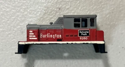 Model Power N Scale WDT Plymouth Diesel Switcher Shell Burlington Route - Image 1 of 4