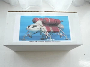 Space 1999 Raumschiff ""SWIFT"" limitiertes Harz-Kit mit Aluminiumglocken Upgrade-Set brandneu in Verpackung - Bild 1 von 20
