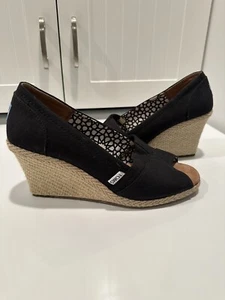 Tom's Open Peep Toe schwarz Madras Keilabsatz Gr. 9 - Bild 1 von 6