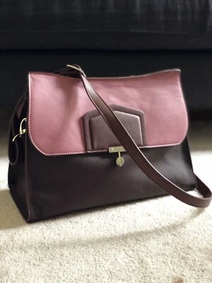 Bolso de mujer Danielle Nicole Emerson combo rosa y marrón con solapa Foto 1 de 4