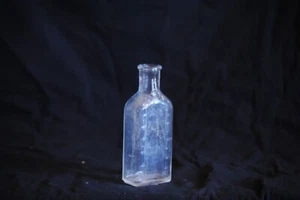 Botella de medicina graduada antigua vintage Illinois en relieve - Imagen 1 de 3