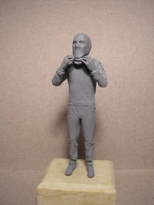 FIGUR 1/18 PILOT 38 STANDING VROOM MINICHAMPS HOT WHEELS GP REPLICAS - Bild 1 von 7