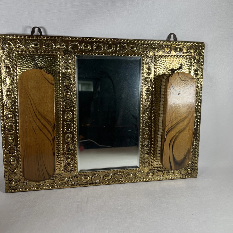 Cepillo de ropa espejo inglés victoriano. Vidrio biselado de latón en relieve Foto 1 de 4