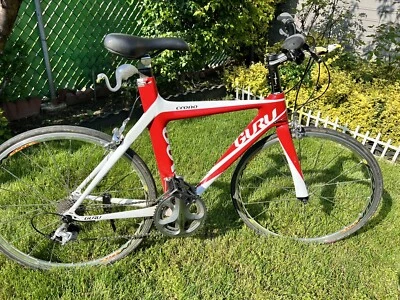 Bicicleta de fibra de carbono Guru Foto 1 de 4