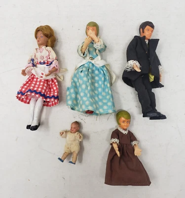 Conjunto de 5 miniaturas familiares de muñecas coloniales vintage MC Shackman para casa de muñecas Foto 1 de 3