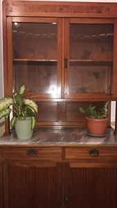Credenza legno antica con appendicalici ripiani in marmo radica di noce 223x116 - Foto 1 di 5
