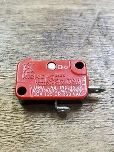 Vintage Micro Switch V3-32 Limit Switch, 1/2A 125VDC 1/4A 250VDC 10A 250VAC, NO - Picture 1 of 5