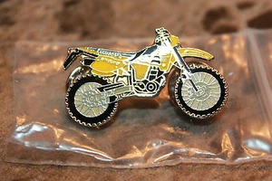 Cappello Moto BMW Giacca Babbo Spilla Enduro 0678 Spilla Ciclo Giallo Metallo/Smalto - Foto 1 di 2