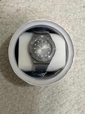 Мужские часы Bering Arctic Sailing серые корпус из нержавеющей стали и циферблат 18940-777 - Изображение 1 из 3