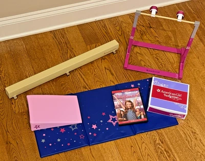 Paquete de gimnasia American Girl: conjunto de vigas/engranajes, traje y DVD (McKenna) - con caja Foto 1 de 4