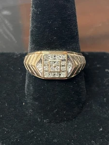 Anello con diamanti .36 carati T.W. Oro giallo 10 carati 4,09 g misura 10 (QUC025590) - Foto 1 di 4