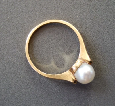 Anillo solitario clásico y sencillo tamaño 5,5 perla (6 mm) marcado 14K, pesa 2,1 g Foto 1 de 4