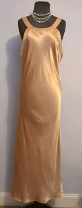Maxi Camisón De Colección Aspecto Húmedo Líquido Satinado Brillante Aceitoso Sesgo DORADO 40 GRANDE  - Imagen 1 de 10
