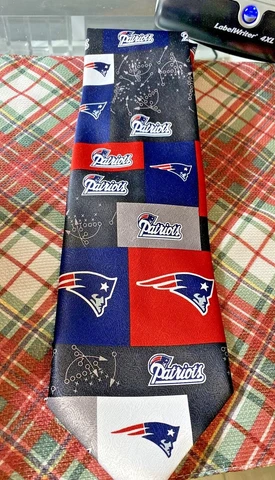 NEW ENGLAND PATRIOTS NECKTIE NFL LOGO TIE FOOTBALL TEAMNFL RALPH MARLIN 2002 Cover