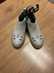 Girls Size 8 Shoes - Picture 1 of 4