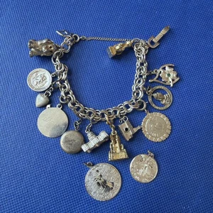 Vintage Monet Bettelarmband silberfarben mit Charms - Bild 1 von 20