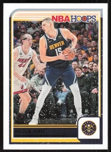 Carta Basket 2023-24 Hoops Nikola Jokic #180 - Denver Nuggets - Foto 1 di 2