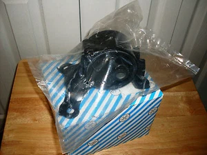 LEFT SIDE TRANSMISSION MOUNT -- FITS: 2003-2011 HONDA ELEMENT (M/T, 2.4L, L4). - Bild 1 von 9