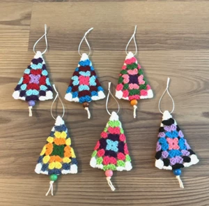 Adornos cuadrados en forma de árbol de abuela de ganchillo - 6 en total - con cuentas - Imagen 1 de 3