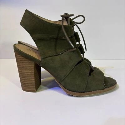 Tacones peep-toe verde oliva con tacón grueso Foto 1 de 4