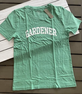 J. Camiseta gráfica ""Gardener"" para mujer Crew - Imagen 1 de 5
