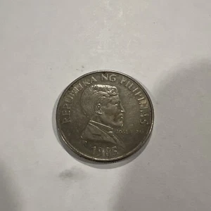 1985 REPUBLIKA NG PILIPINAS 1 Piso coin Circulated. - Picture 1 of 17