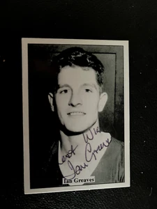 IAN GREAVES - MANCHESTER UNITED FOOTBALLER  - SIGNED COLLECTORS CARD - Picture 1 of 2